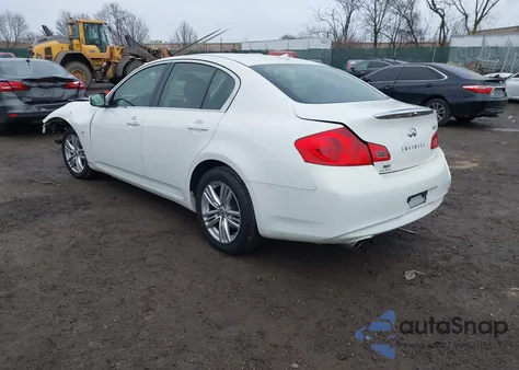 2015 Infiniti Q40 z USA, uszkodzony, nr VIN JN1CV6AR1FM650541